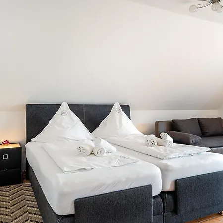 Christine, Obergeschoss Mit Balkon Und Weitsicht * غريتسيل